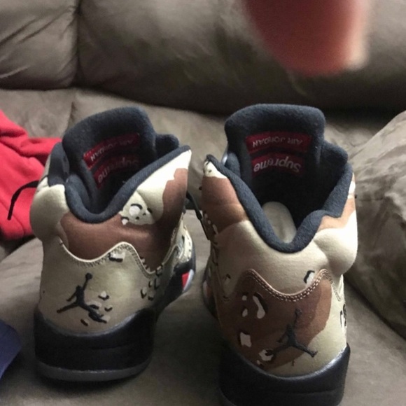 Supreme x Air Jordan 5 RETRO ‘Desert Camo’ - Picture 4 of 7